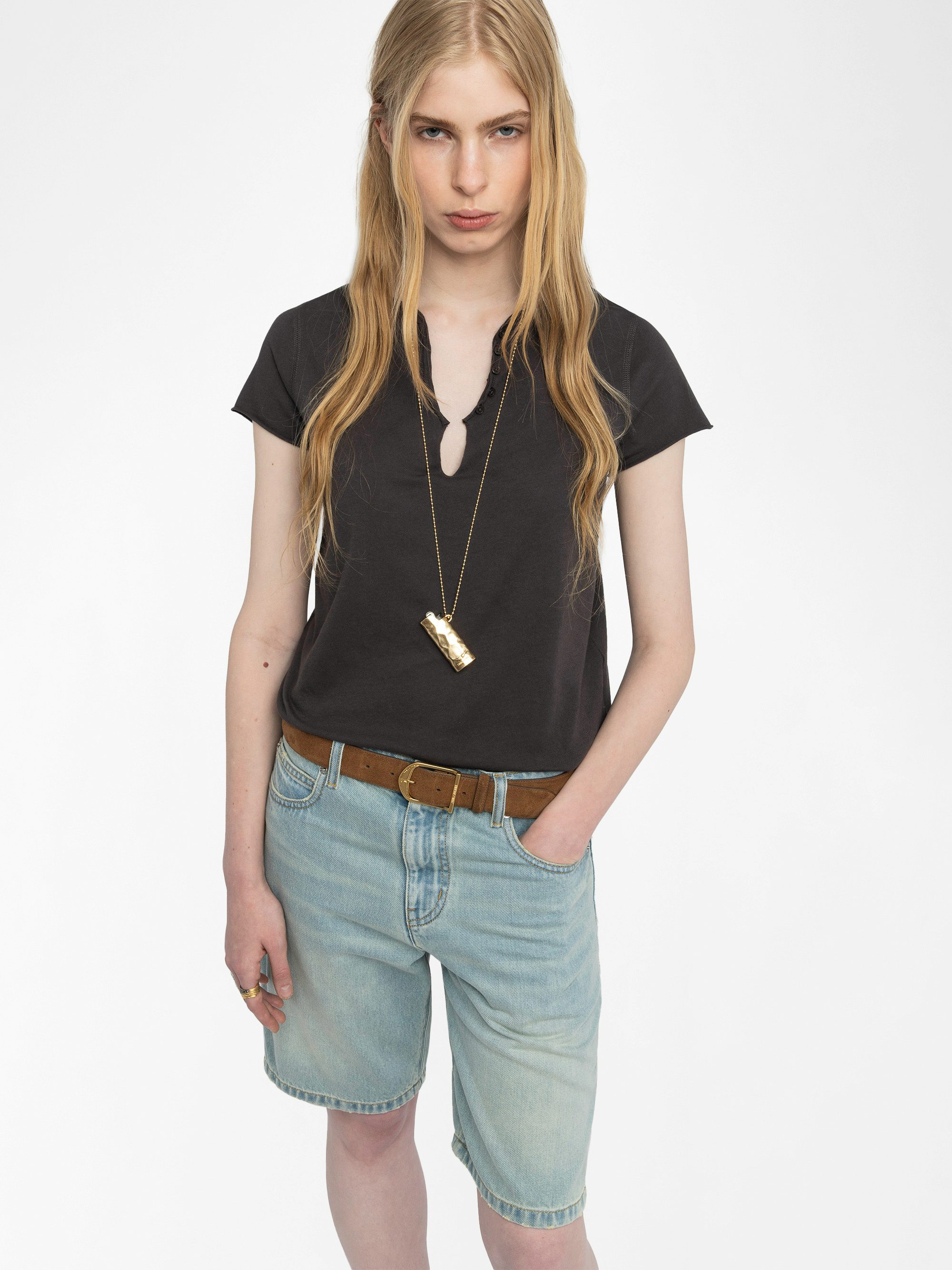 Henley T-shirt Tuni - Short-sleeved henley t-shirt with rhinestone wings on the back.